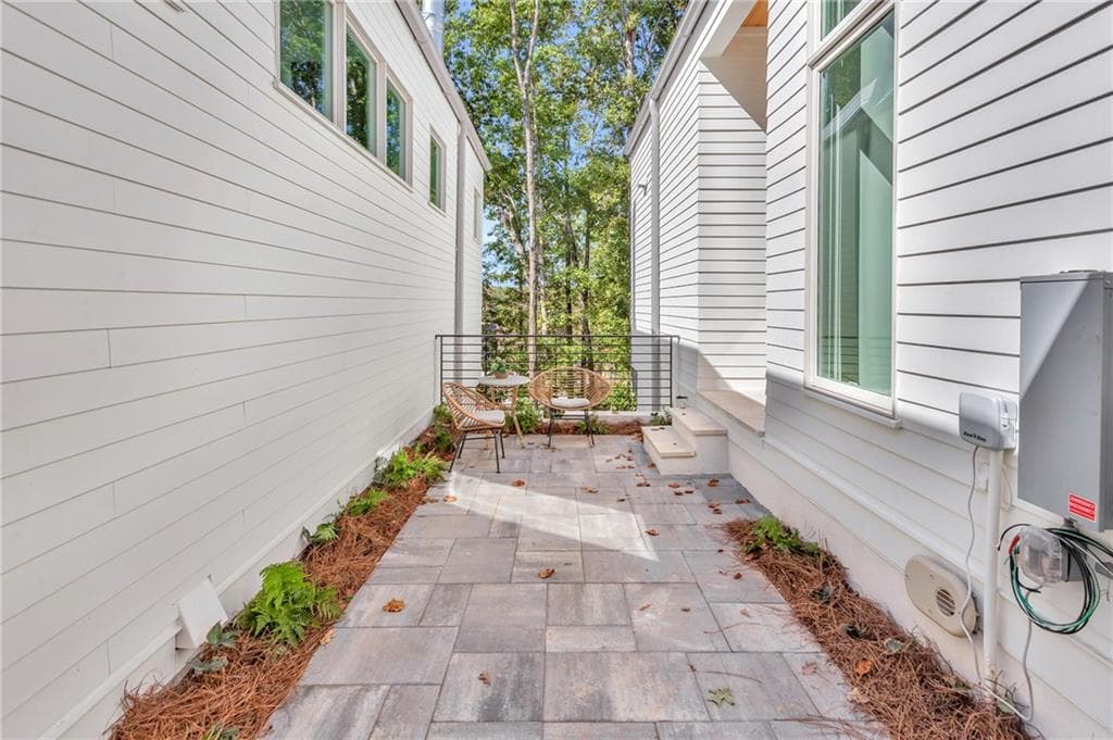 3 bedroom, 3 bathroom, 1,825 sq ft single family residence for sale at 1250 Lupo Loop, Chattahoochee Hills, GA 30268 — photo 2