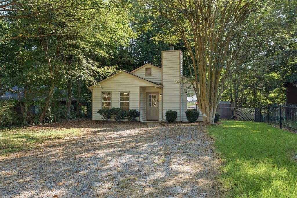 2 bedroom, 1 bathroom, 754 sq ft single family residence under contract at 2665 Pilgrim Mill Road, Cumming, GA 30041 — photo 3