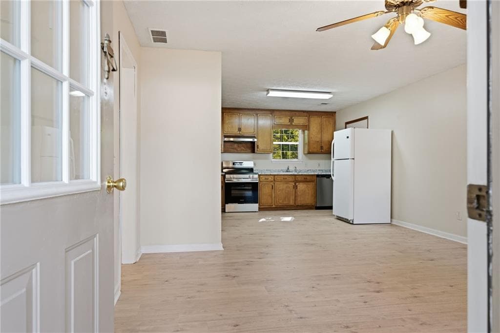 2 bedroom, 1 bathroom, 754 sq ft single family residence under contract at 2665 Pilgrim Mill Road, Cumming, GA 30041 — photo 4