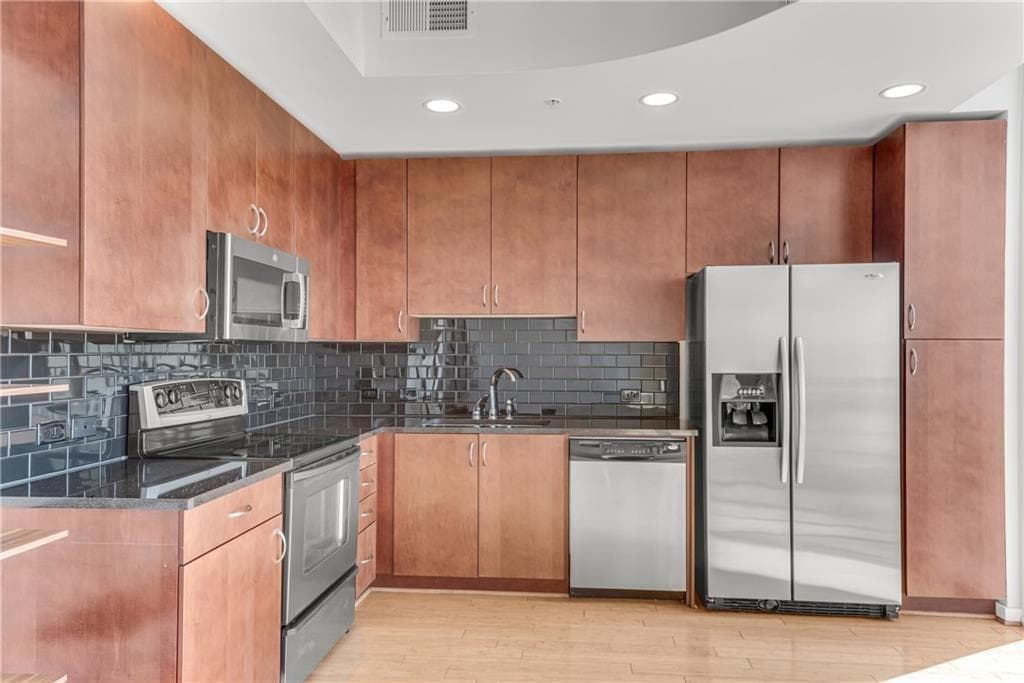 1 bedroom, 2 bathroom, 606 sq ft condominium for rent at 860 Peachtree Street 2416, Atlanta, GA 30308 for $1,900 a month — photo 8