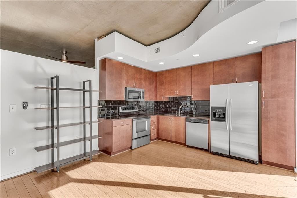 1 bedroom, 2 bathroom, 606 sq ft condominium for rent at 860 Peachtree Street 2416, Atlanta, GA 30308 for $1,900 a month — photo 9