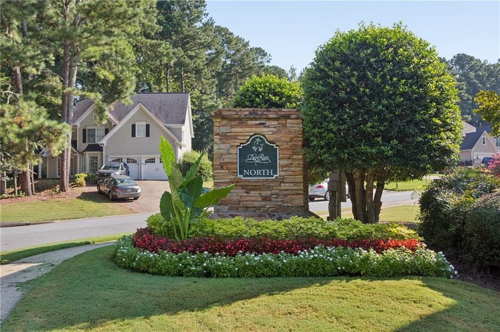 5 bedroom, 4 bathroom, 3,386 sq ft single family residence for sale at 4101 Dream Catcher Drive, Woodstock, GA 30189 — photo 2