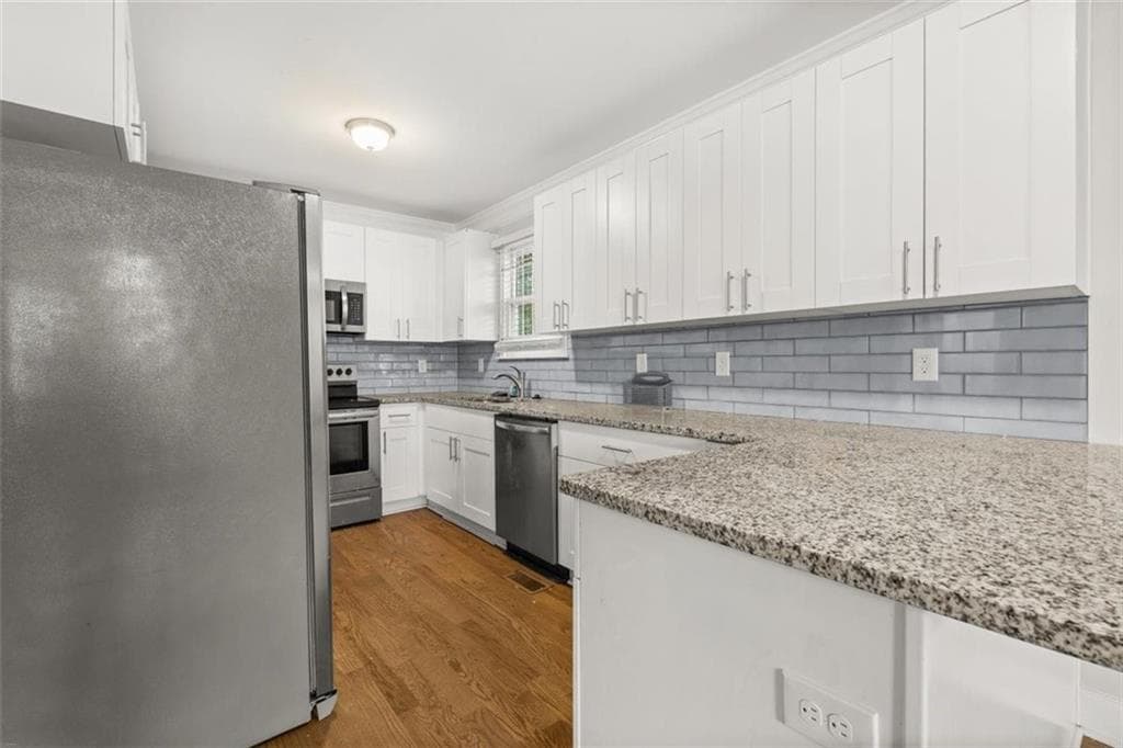 3 bedroom, 3 bathroom, 1,632 sq ft single family residence for sale at 116 Park Avenue, Atlanta, GA 30315 — photo 5