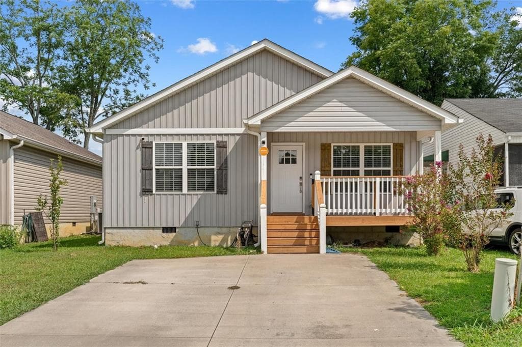 3 bedroom, 2 bathroom, 1,159 sq ft single family residence for sale at 3084 Striplin Trail, Dalton, GA 30721