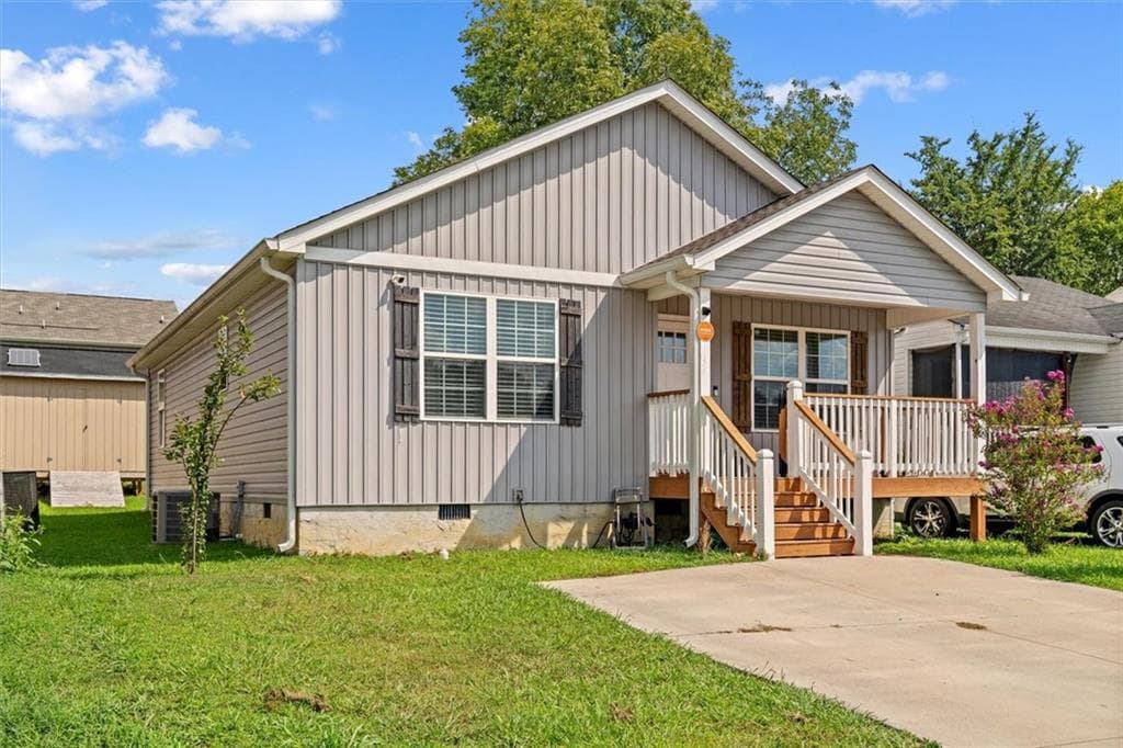 3 bedroom, 2 bathroom, 1,159 sq ft single family residence for sale at 3084 Striplin Trail, Dalton, GA 30721 — photo 3