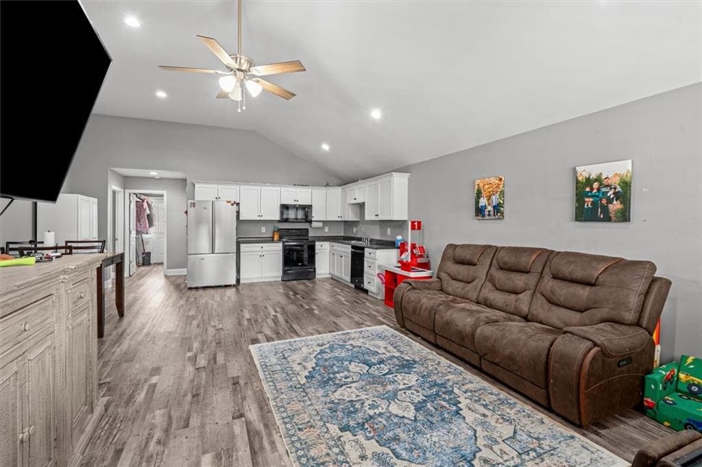 3 bedroom, 2 bathroom, 1,159 sq ft single family residence for sale at 3084 Striplin Trail, Dalton, GA 30721 — photo 5