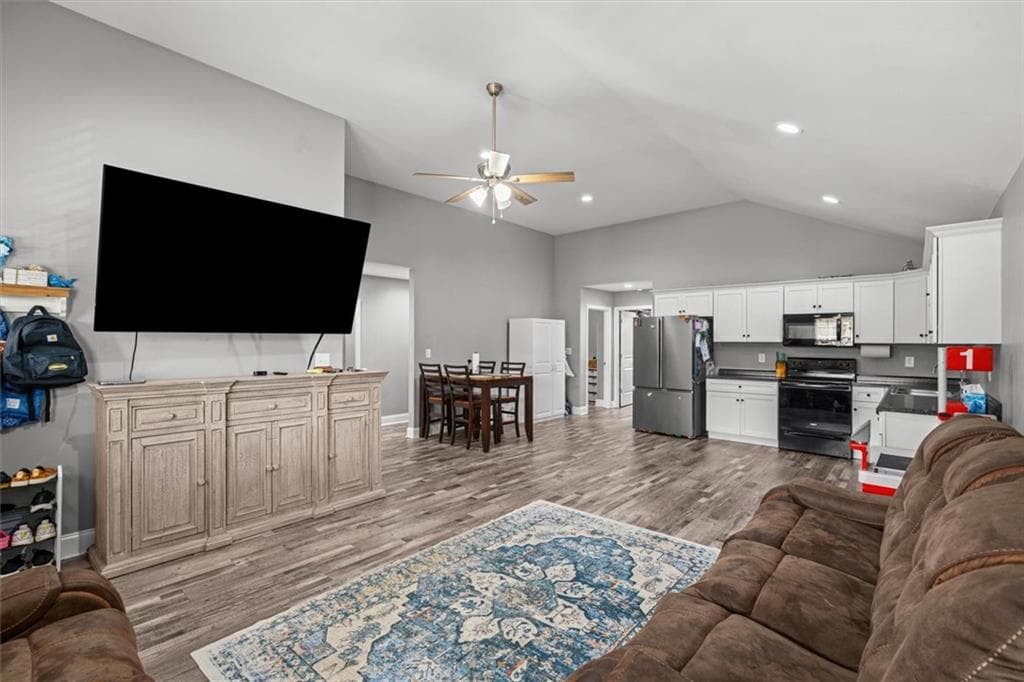 3 bedroom, 2 bathroom, 1,159 sq ft single family residence for sale at 3084 Striplin Trail, Dalton, GA 30721 — photo 6