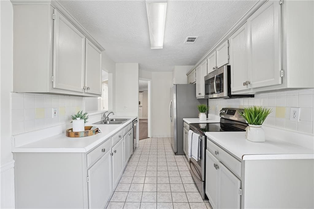 3 bedroom, 3 bathroom, 1,724 sq ft single family residence for sale at 4076 Beaver Oaks Drive, Duluth, GA 30096 — photo 10