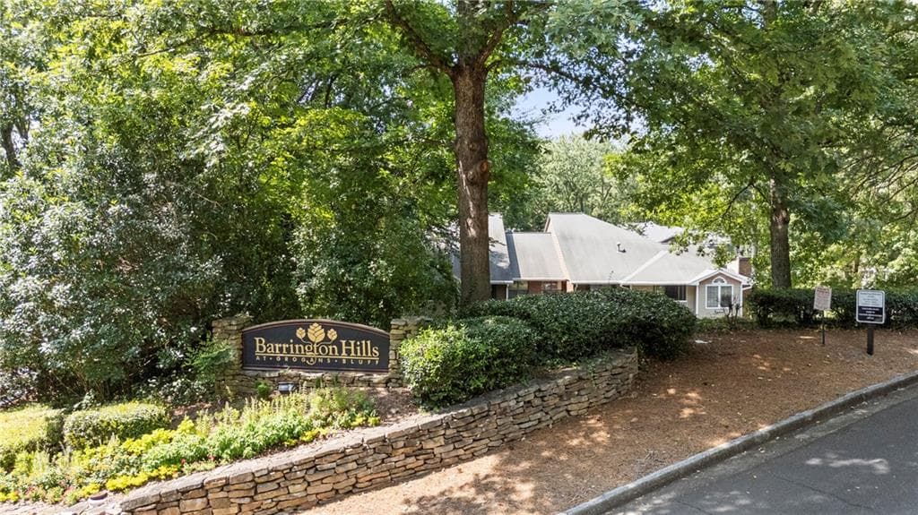 2 bedroom, 2 bathroom, 823 sq ft condominium for rent at 611 Barrington Hills Drive, Sandy Springs, GA 30350 for $1,850 a month — photo 7