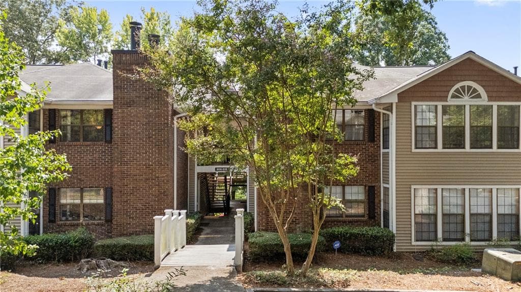 2 bedroom, 2 bathroom, 823 sq ft condominium for rent at 611 Barrington Hills Drive, Sandy Springs, GA 30350 for $1,850 a month — photo 8