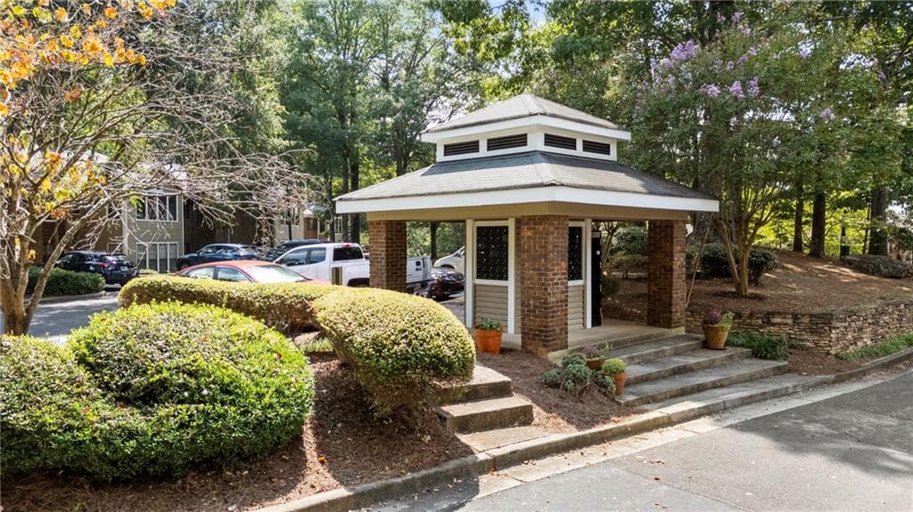 2 bedroom, 2 bathroom, 823 sq ft condominium for rent at 611 Barrington Hills Drive, Sandy Springs, GA 30350 for $1,850 a month — photo 9