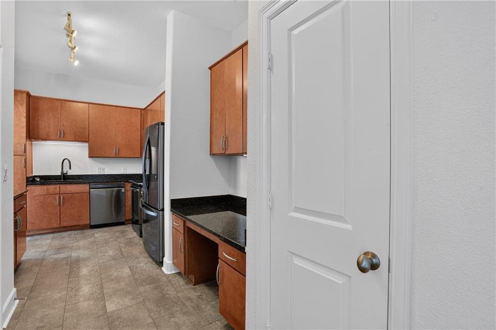 2 bedroom, 2 bathroom, 1,363 sq ft condominium for sale at 3445 Stratford Road 2307, Atlanta, GA 30326 — photo 4