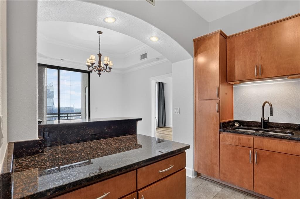 2 bedroom, 2 bathroom, 1,363 sq ft condominium for sale at 3445 Stratford Road 2307, Atlanta, GA 30326 — photo 6