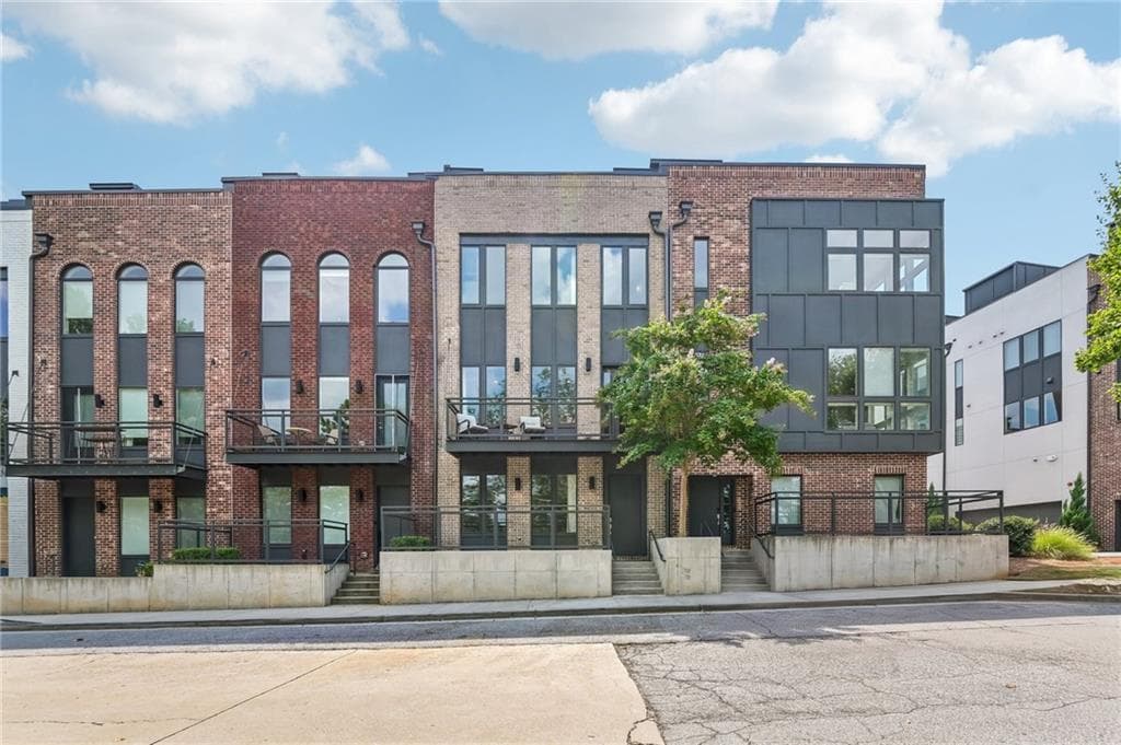 3 bedroom, 4 bathroom, 1,977 sq ft townhouse for sale at 1213 Chelsea Circle, Atlanta, GA 30318 — photo 1 of 21