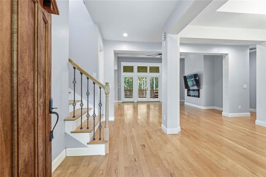 5 bedroom, 4 bathroom, 3,143 sq ft single family residence for sale at 215 Kingswood Lane, Fayetteville, GA 30215 — photo 3