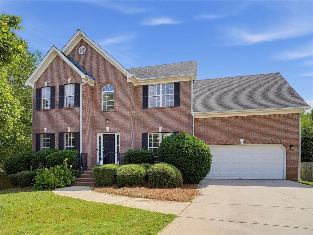 4 bedroom, 3 bathroom, 2,930 sq ft single family residence under contract at 2740 Lake Commons Court, Snellville, GA 30078 — photo 2