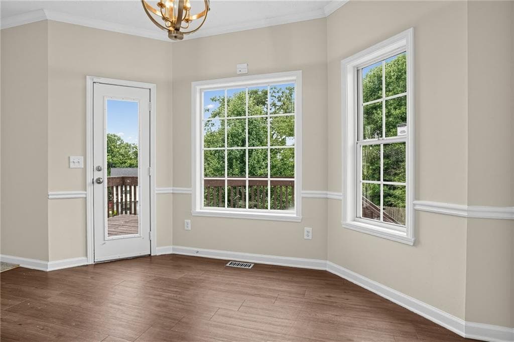 4 bedroom, 3 bathroom, 2,930 sq ft single family residence under contract at 2740 Lake Commons Court, Snellville, GA 30078 — photo 5