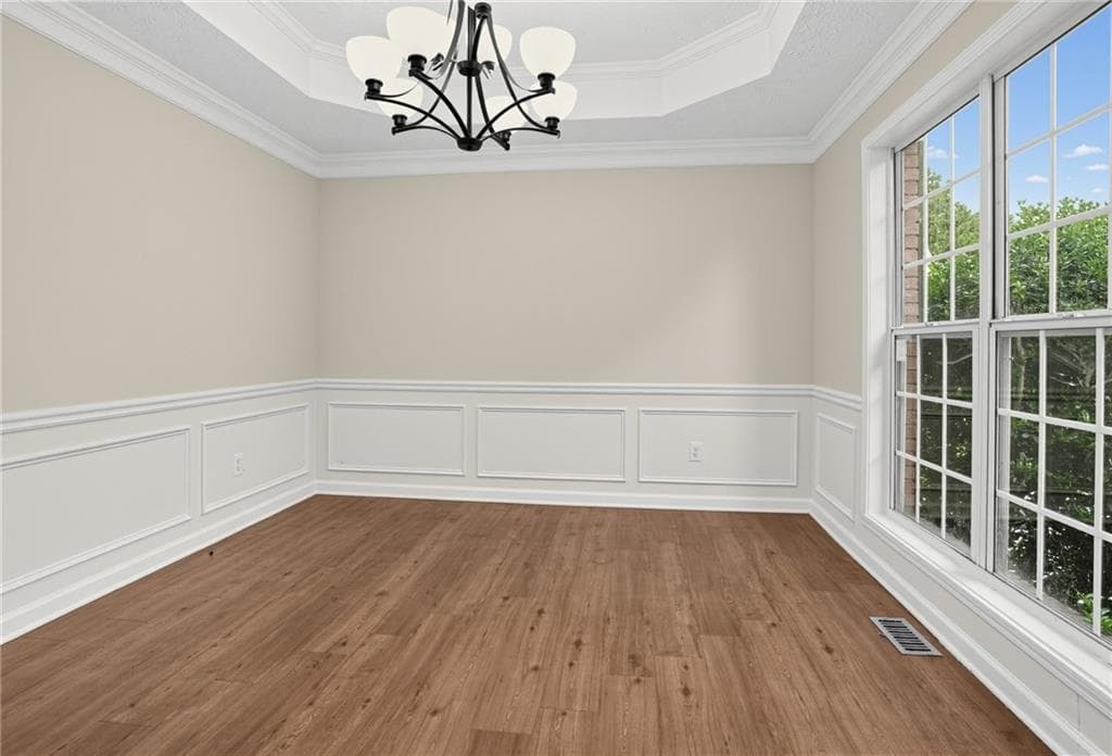 4 bedroom, 3 bathroom, 2,930 sq ft single family residence under contract at 2740 Lake Commons Court, Snellville, GA 30078 — photo 7
