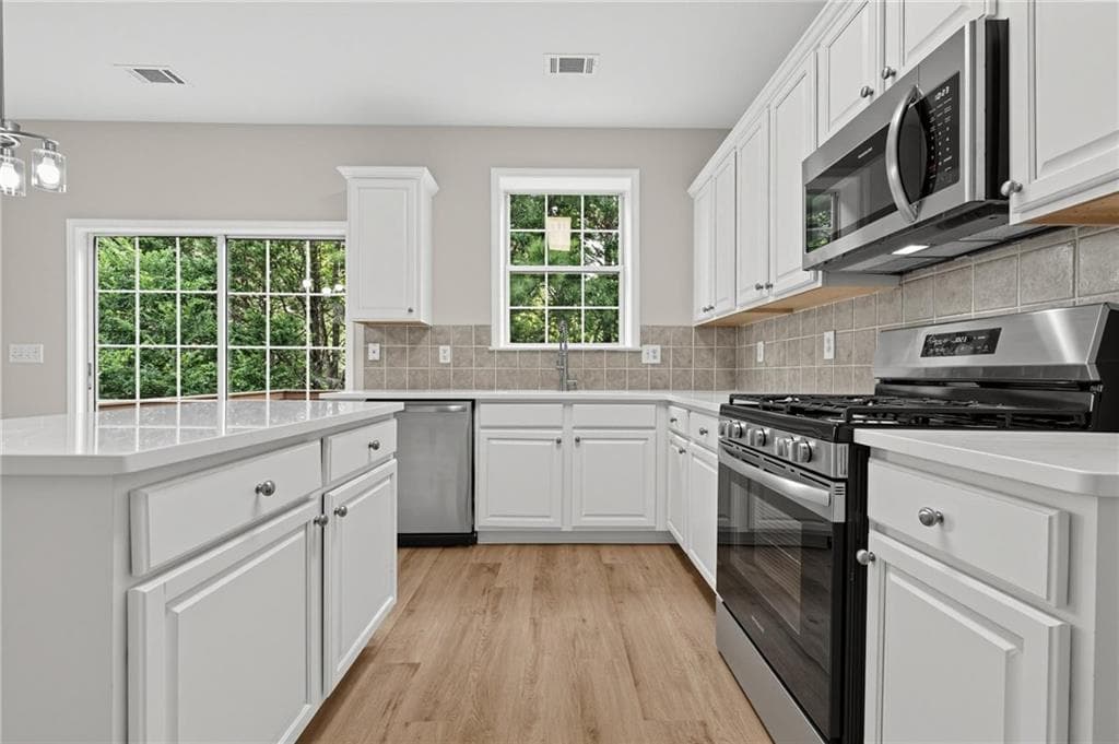 4 bedroom, 3 bathroom, 2,618 sq ft single family residence for sale at 4011 Triton Ives Drive, Auburn, GA 30011 — photo 9