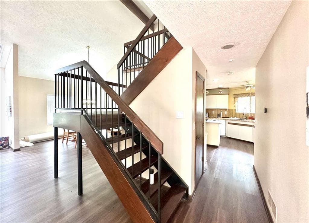 3 bedroom, 3 bathroom, 3,045 sq ft single family residence for sale at 3150 Bolero Drive, Atlanta, GA 30341 — photo 8
