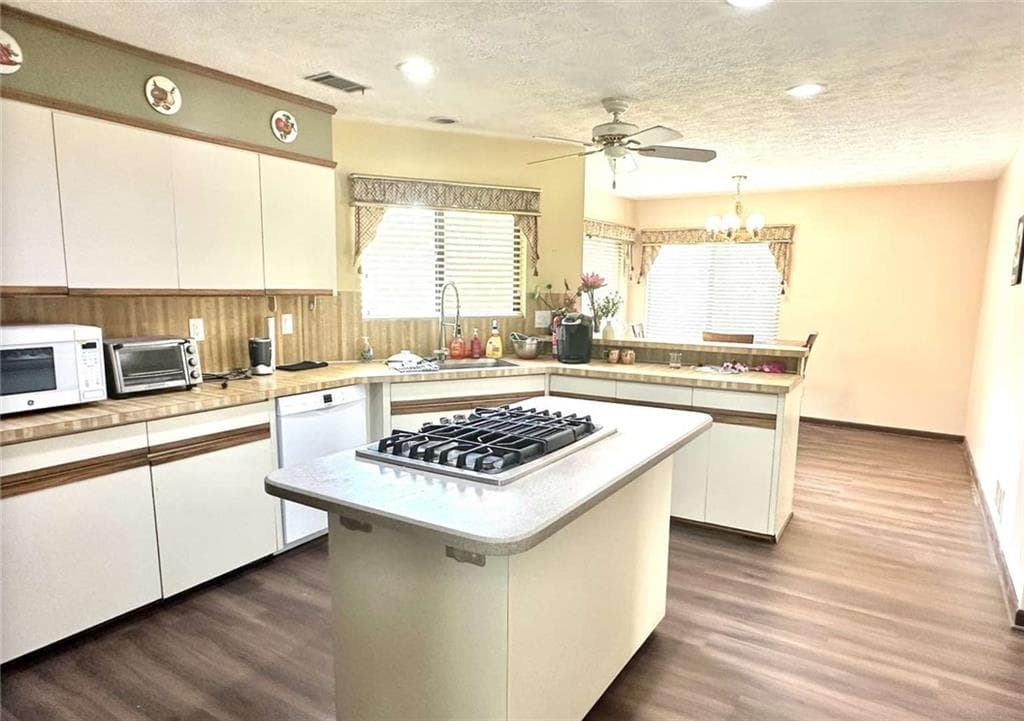 3 bedroom, 3 bathroom, 3,045 sq ft single family residence for sale at 3150 Bolero Drive, Atlanta, GA 30341 — photo 9