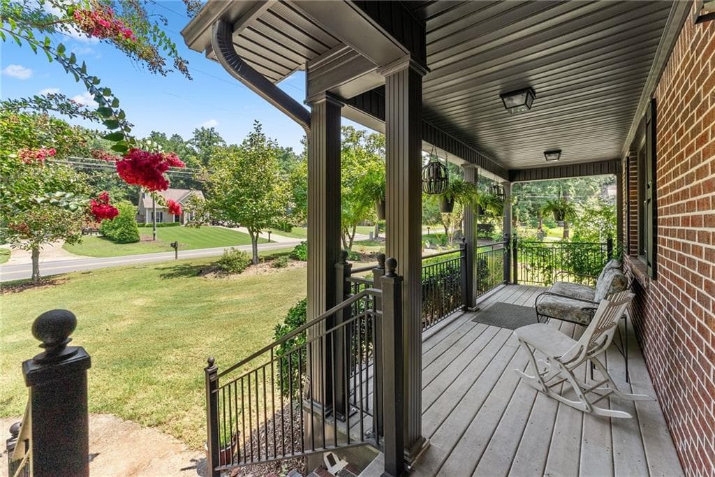 3 bedroom, 4 bathroom, 3,114 sq ft single family residence for sale at 2905 Lanier Beach South Road, Cumming, GA 30041 — photo 5