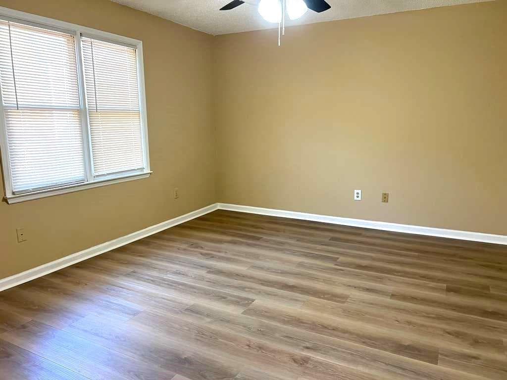 2 bedroom, 2 bathroom, 996 sq ft townhouse for sale at 7941 Creekstone Way, Riverdale, GA 30274 — photo 8