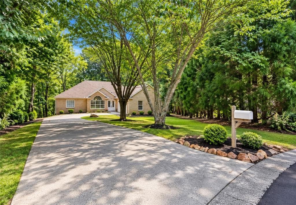 3 bedroom, 2 bathroom, 1,837 sq ft single family residence under contract at 305 Michael Circle, Canton, GA 30114