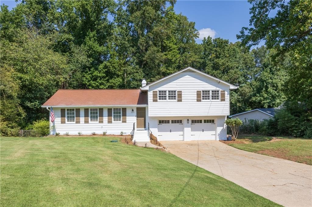 3 bedroom, 2 bathroom, 1,555 sq ft single family residence under contract at 3031 Frankie Lane, Duluth, GA 30096