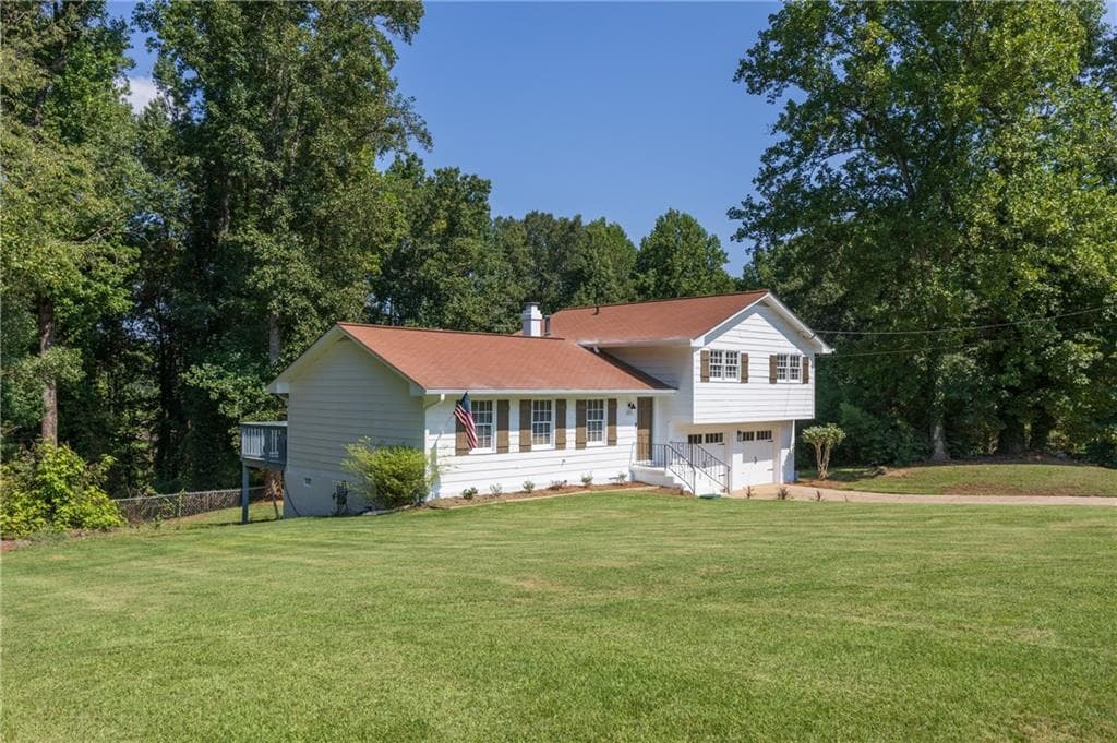3 bedroom, 2 bathroom, 1,555 sq ft single family residence under contract at 3031 Frankie Lane, Duluth, GA 30096 — photo 3