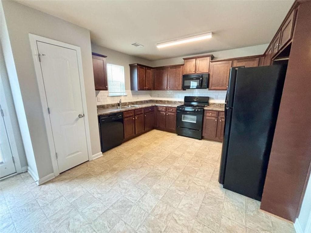 2 bedroom, 3 bathroom, 1,665 sq ft single family residence for rent at 31 Brookwood Pass, Douglasville, GA 30134 for $1,750 a month — photo 7