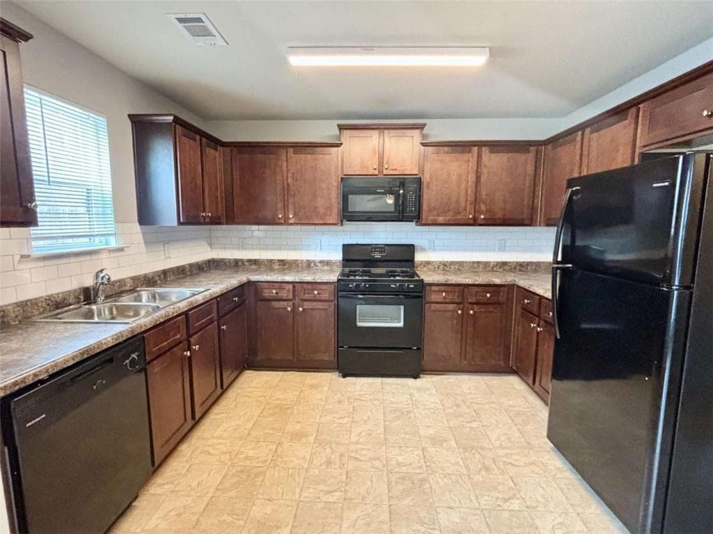2 bedroom, 3 bathroom, 1,665 sq ft single family residence for rent at 31 Brookwood Pass, Douglasville, GA 30134 for $1,750 a month — photo 8