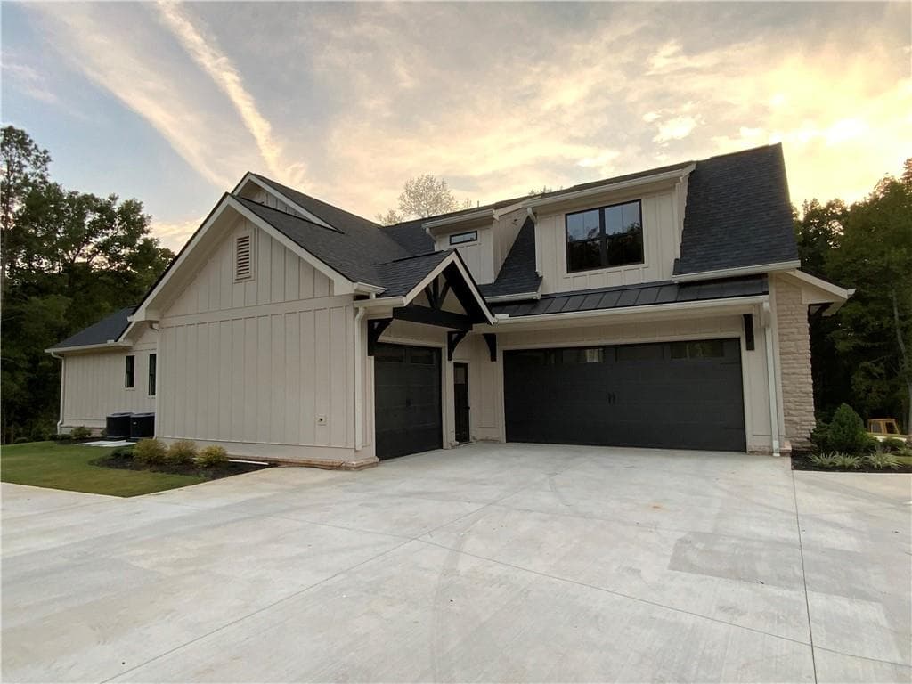 5 bedroom, 6 bathroom, 7,809 sq ft single family residence for sale at 2468 Rockbridge Road, Conyers, GA 30012 — photo 2