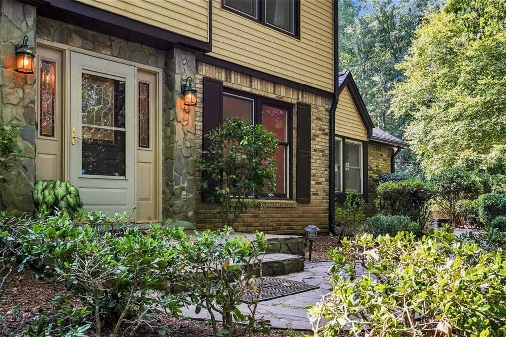 4 bedroom, 4 bathroom, 5,279 sq ft single family residence for sale at 6250 White Mill Road, Fairburn, GA 30213 — photo 4