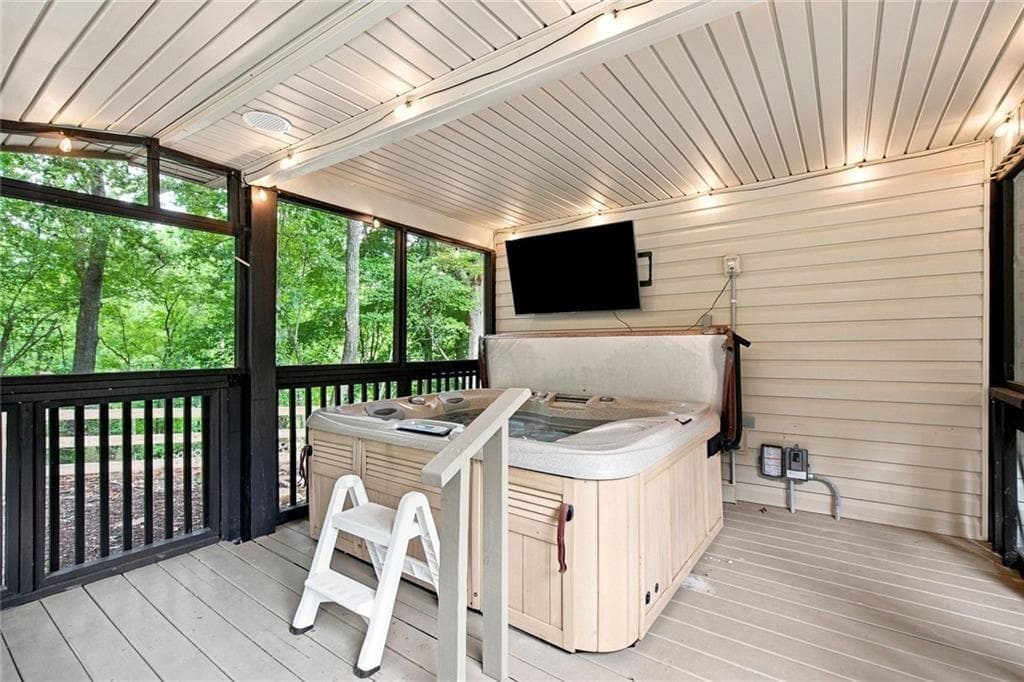 3 bedroom, 2 bathroom, 2,880 sq ft single family residence for sale at 33 Pigeon Creek Drive, Blue Ridge, GA 30513 — photo 6