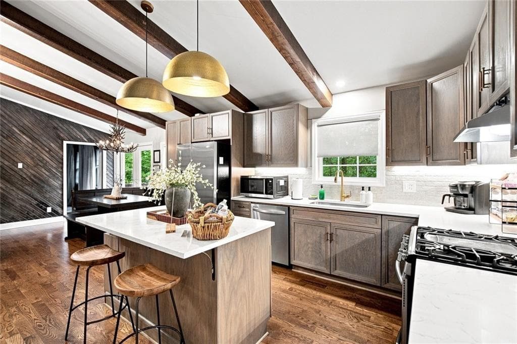 3 bedroom, 2 bathroom, 2,880 sq ft single family residence for sale at 33 Pigeon Creek Drive, Blue Ridge, GA 30513 — photo 7