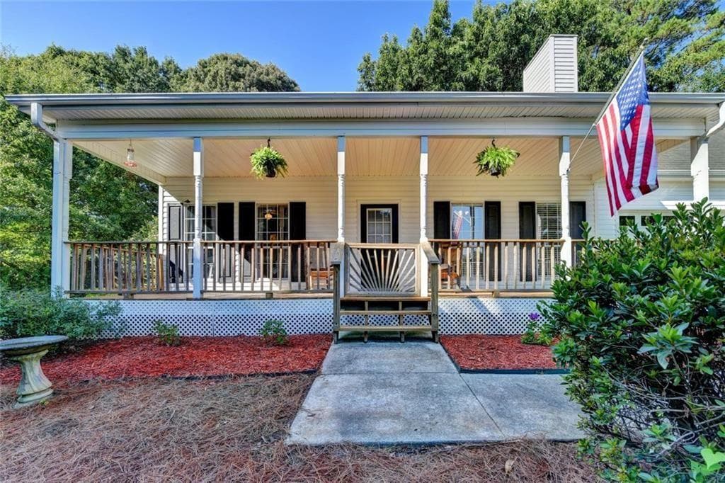 3 bedroom, 2 bathroom, 1,326 sq ft single family residence for sale at 85 Cypress Place, Winder, GA 30680 — photo 2