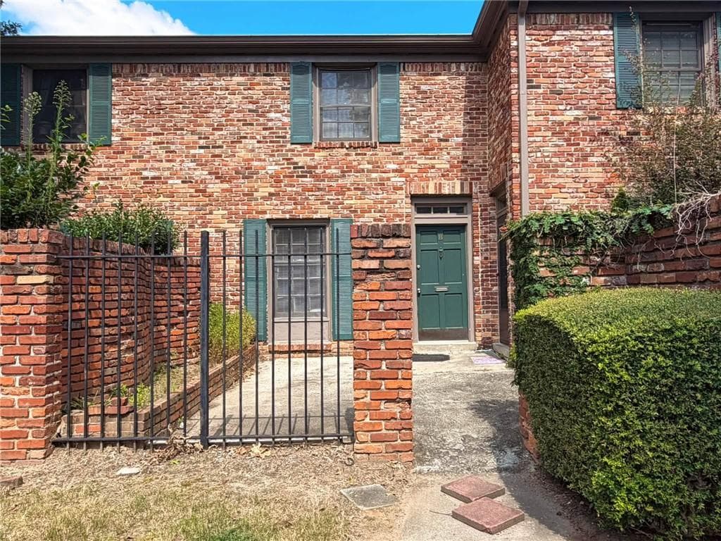 2 bedroom, 2 bathroom, 960 sq ft condominium for sale at 3079 Colonial Way B, Atlanta, GA 30341 — photo 2