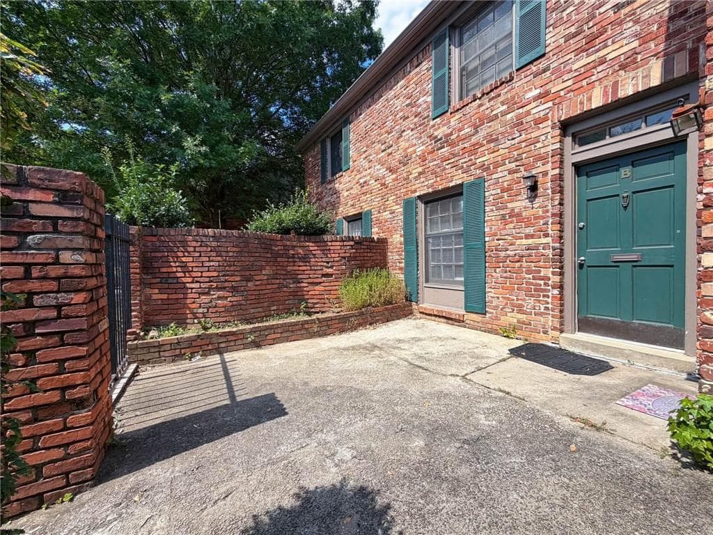 2 bedroom, 2 bathroom, 960 sq ft condominium for sale at 3079 Colonial Way B, Atlanta, GA 30341 — photo 3