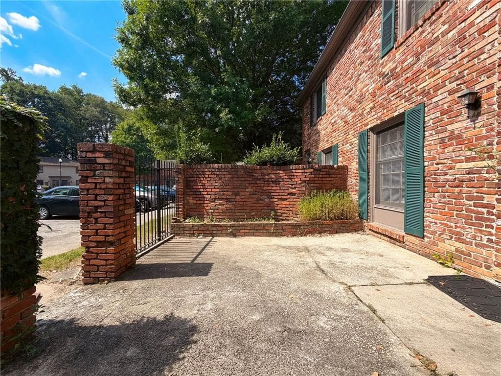 2 bedroom, 2 bathroom, 960 sq ft condominium for sale at 3079 Colonial Way B, Atlanta, GA 30341 — photo 4