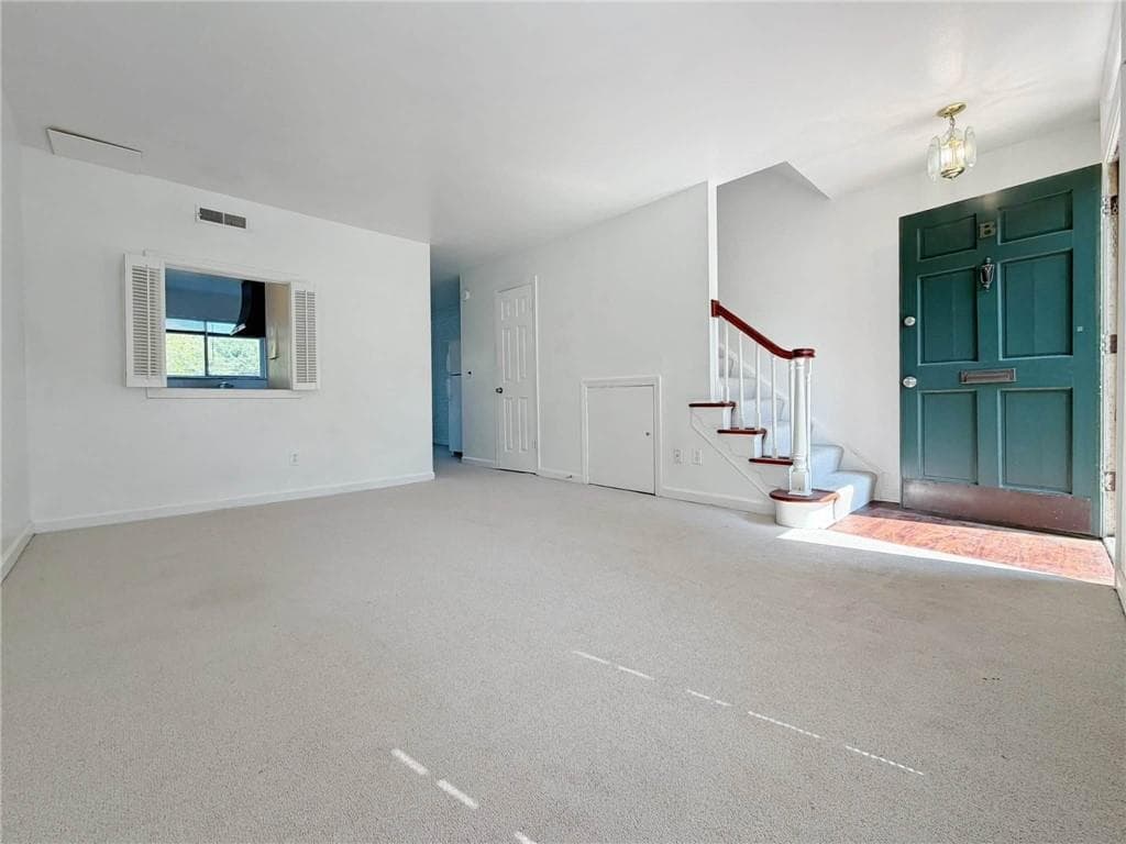 2 bedroom, 2 bathroom, 960 sq ft condominium for sale at 3079 Colonial Way B, Atlanta, GA 30341