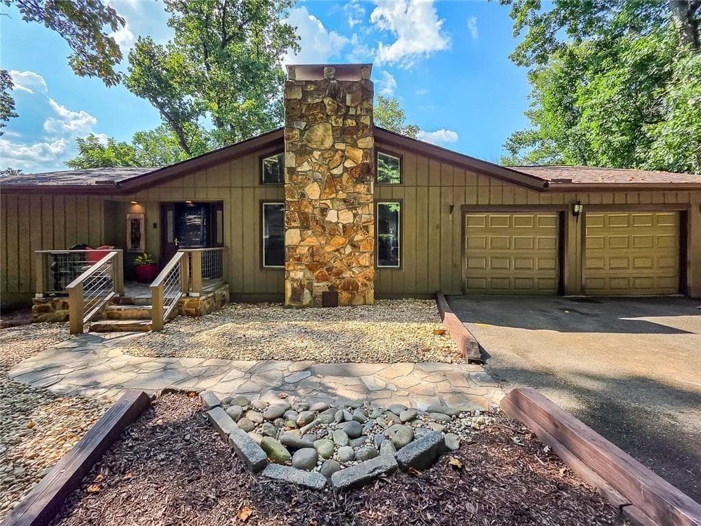 3 bedroom, 3 bathroom, 3,086 sq ft single family residence for sale at 493 Starcross Lane, Jasper, GA 30143 — photo 3