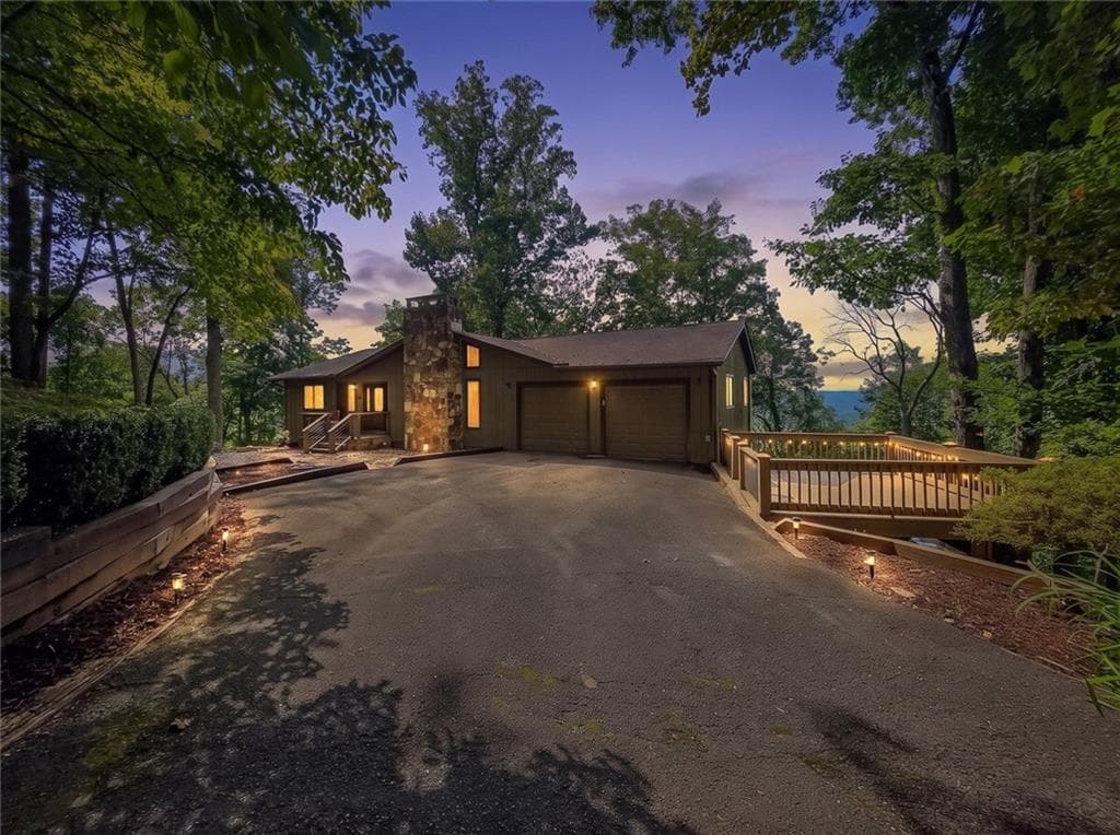3 bedroom, 3 bathroom, 3,086 sq ft single family residence for sale at 493 Starcross Lane, Jasper, GA 30143