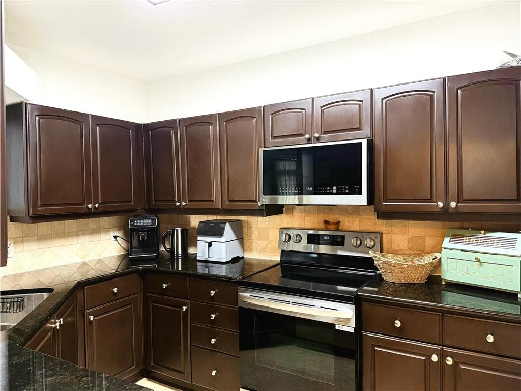 1 bedroom, 1 bathroom, 793 sq ft condominium for rent at 3334 Peachtree Road 1505, Atlanta, GA 30326 for $2,200 a month — photo 3
