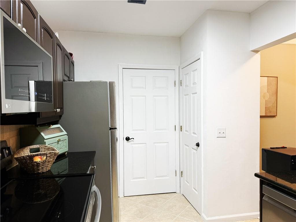 1 bedroom, 1 bathroom, 793 sq ft condominium for rent at 3334 Peachtree Road 1505, Atlanta, GA 30326 for $2,200 a month — photo 4