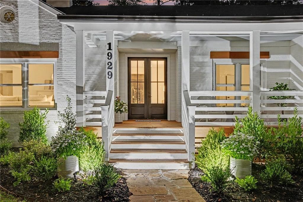 6 bedroom, 5 bathroom, 5,631 sq ft single family residence for sale at 1929 Lenox Road, Atlanta, GA 30306 — photo 2