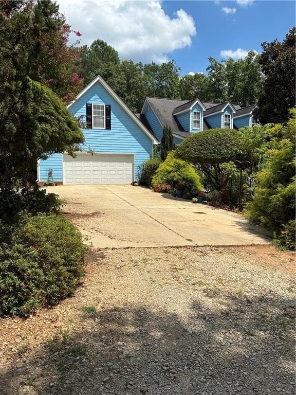 3 bedroom, 3 bathroom, 2,065 sq ft single family residence for sale at 1555 Maple Ridge Drive, Loganville, GA 30052 — photo 3