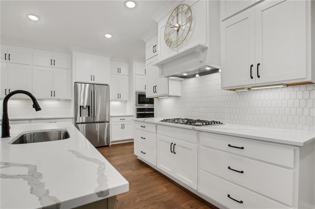 4 bedroom, 4 bathroom, 3,155 sq ft single family residence for sale at 2340 Windsor Bluffs Drive, Cumming, GA 30041 — photo 6