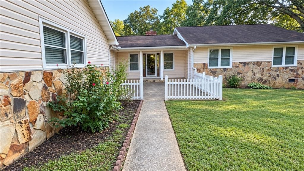 4 bedroom, 3 bathroom, 2,586 sq ft single family residence for sale at 330 Southmoor Circle, Stockbridge, GA 30281