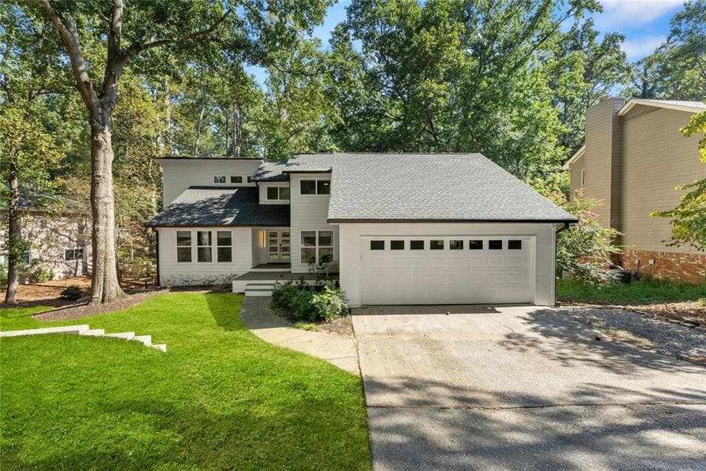 5 bedroom, 5 bathroom, 4,103 sq ft single family residence for sale at 3040 Roxburgh Drive, Roswell, GA 30076 — photo 2